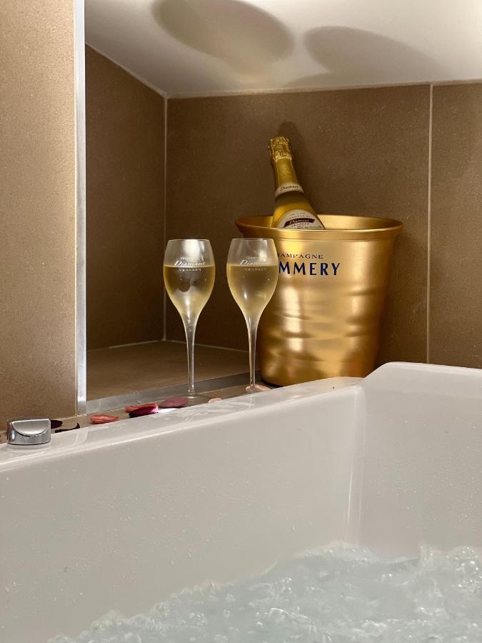 Cocon Blanc Calin Avec Jacuzzi Privatif - Loveroom Insolite Vila Velha Exterior foto