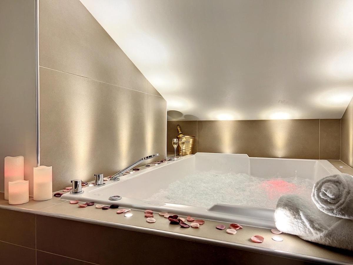 Cocon Blanc Calin Avec Jacuzzi Privatif - Loveroom Insolite Vila Velha Exterior foto