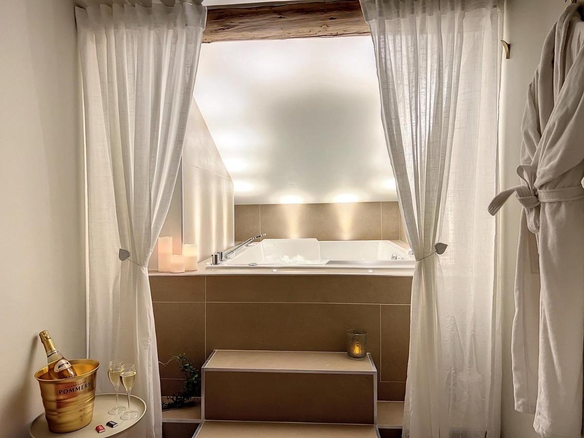 Cocon Blanc Calin Avec Jacuzzi Privatif - Loveroom Insolite Vila Velha Exterior foto